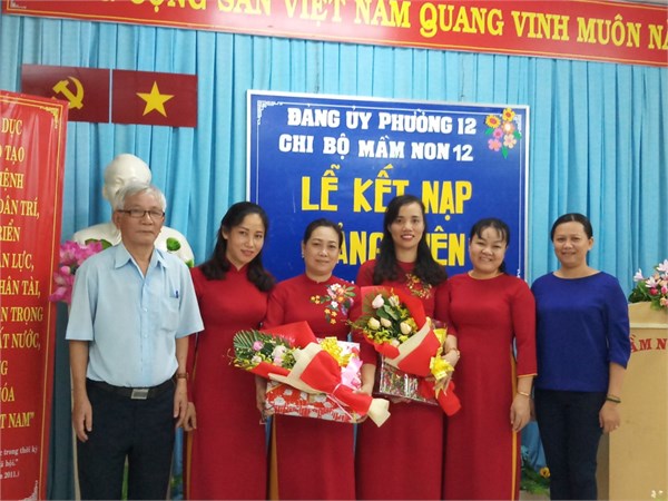 5. Tặng hoa, quà chúc mừng.jpg